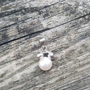 Vintage pearl pendant